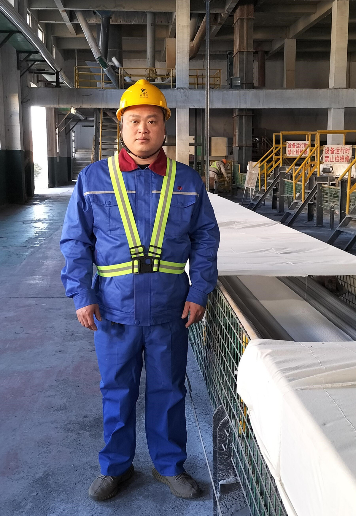 2021年度集团劳动模范、河北betway88西汉姆联原料管理员林岩.jpg 2021年度集团劳动模范、河北betway88西汉姆联原料管理员林岩.jpg